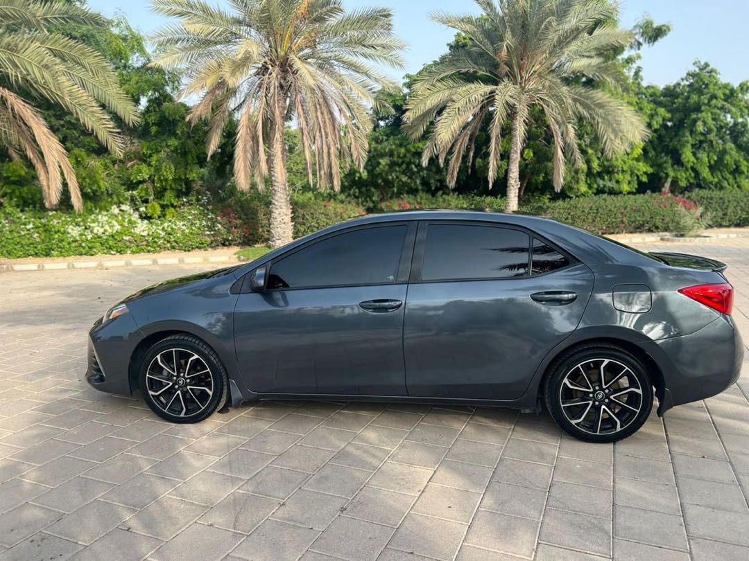 Car Image 2017 TOYOTA COROLLA LE