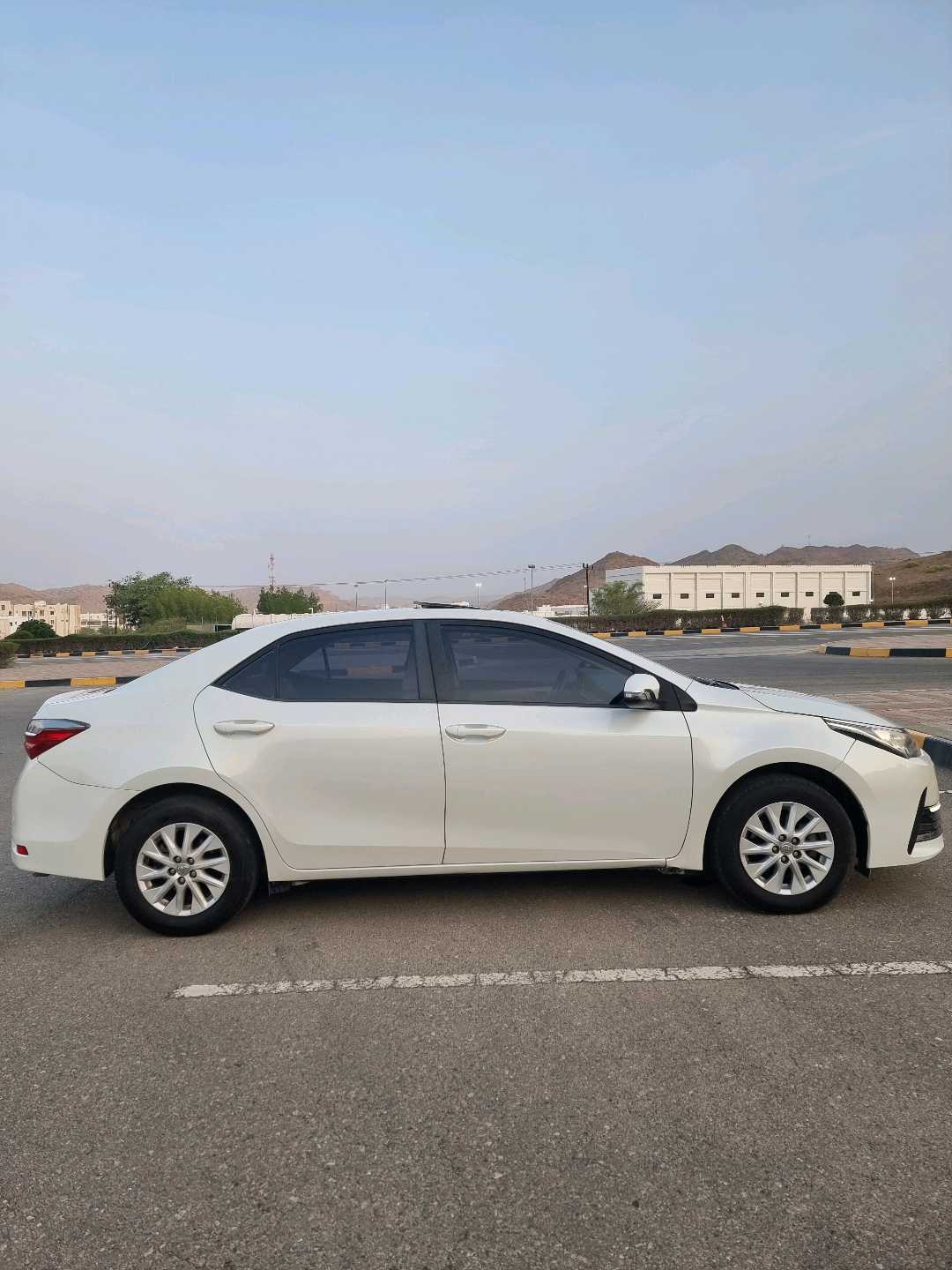 Car Image 2019 TOYOTA COROLLA XLI