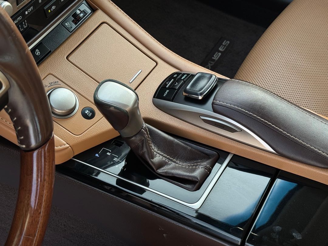 Car Image 2018 LEXUS ES 350