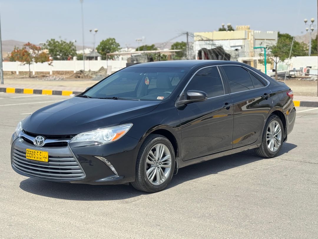 Car Image 2017 TOYOTA CAMRY LE