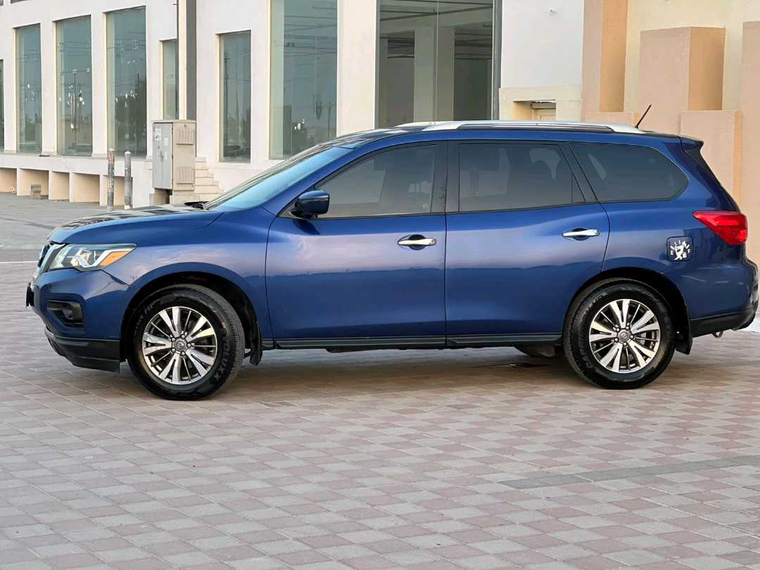 Car Image 2018 NISSAN PATHFINDER SV