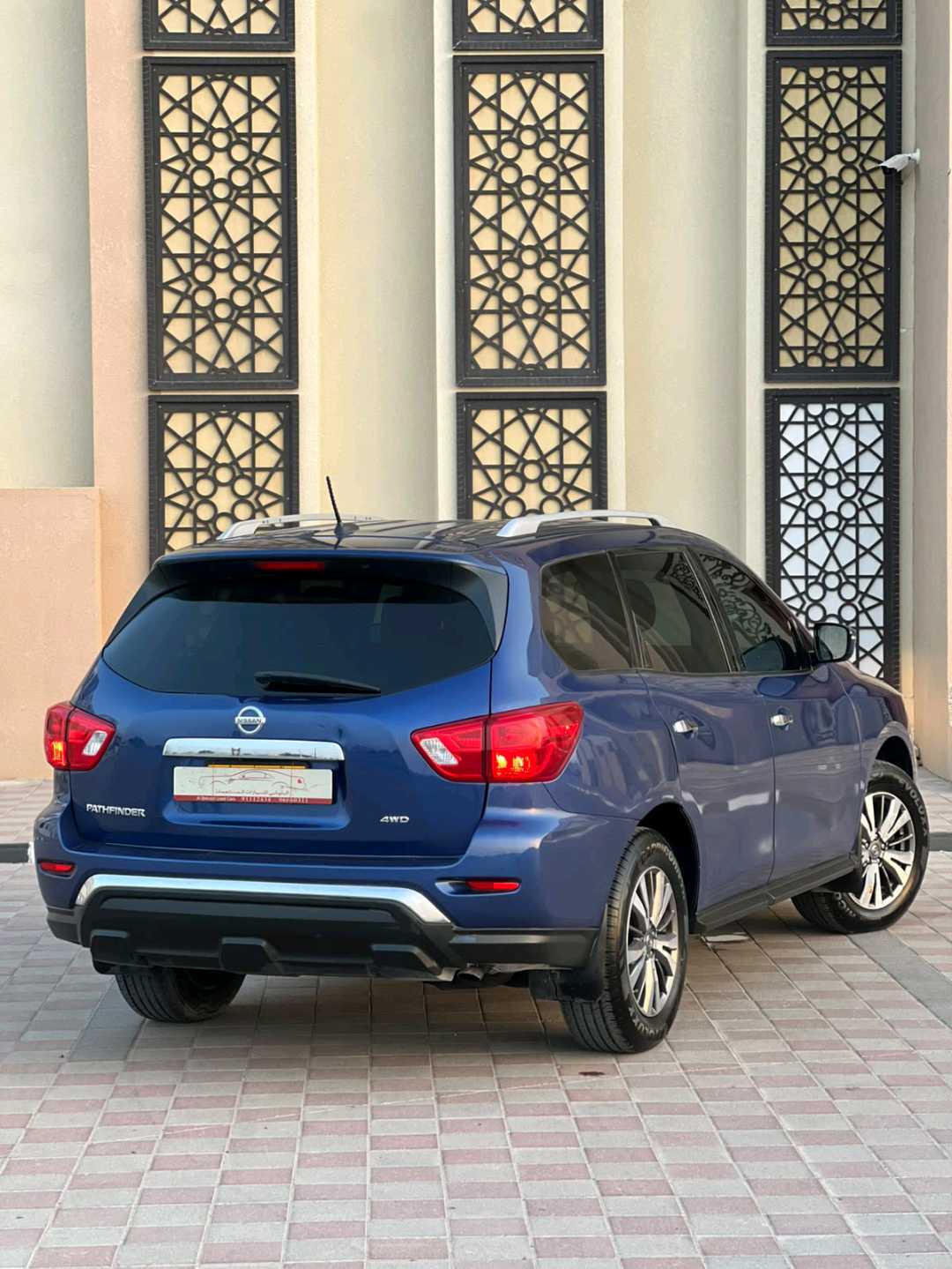 Car Image 2018 NISSAN PATHFINDER SV