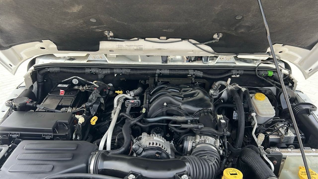 Car Image 2017 JEEP WRANGLER SAHARA
