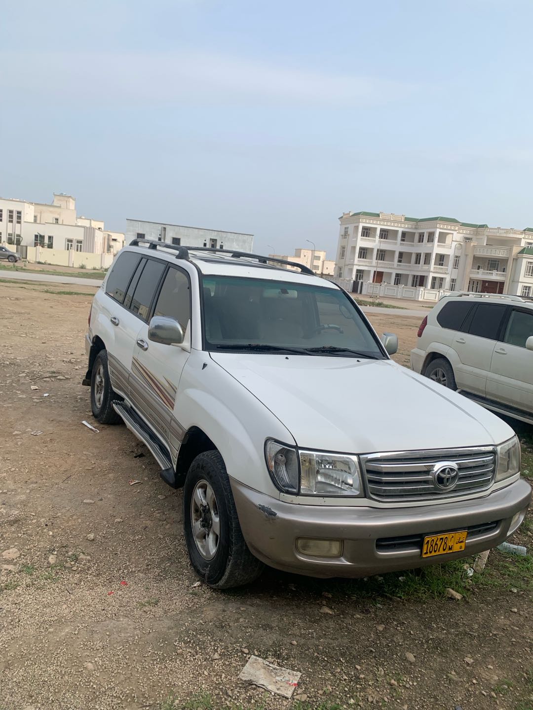 Car Image 1998 TOYOTA LAND CRUISER 