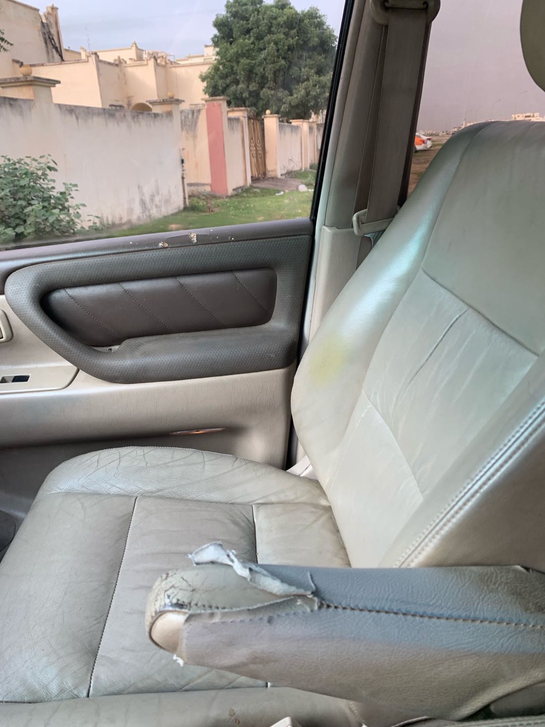 Car Image 1998 TOYOTA LAND CRUISER 