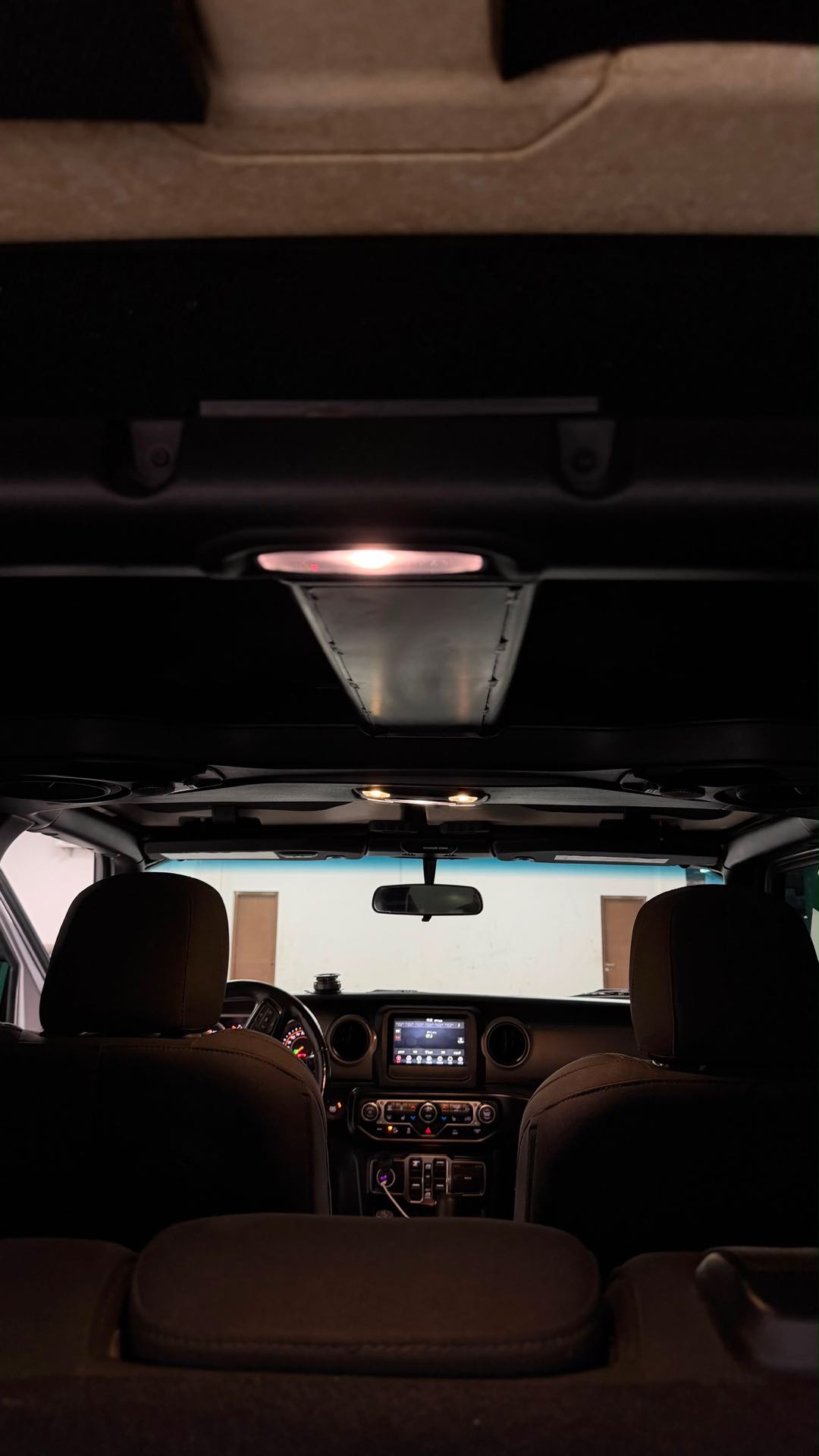 Car Image 2019 JEEP WRANGLER Sport