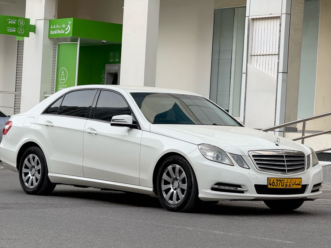 Car Image 2012 MERCEDES E Class 300