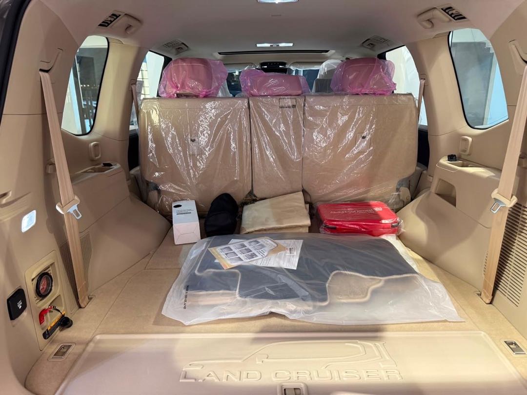 Car Image 2026 TOYOTA LAND CRUISER GX.R