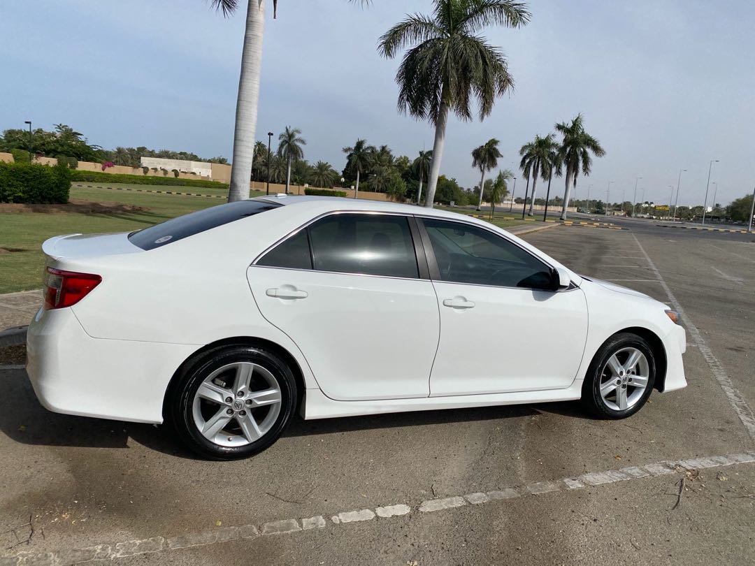 Car Image 2014 TOYOTA CAMRY SE