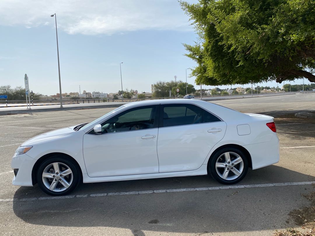 Car Image 2014 TOYOTA CAMRY SE