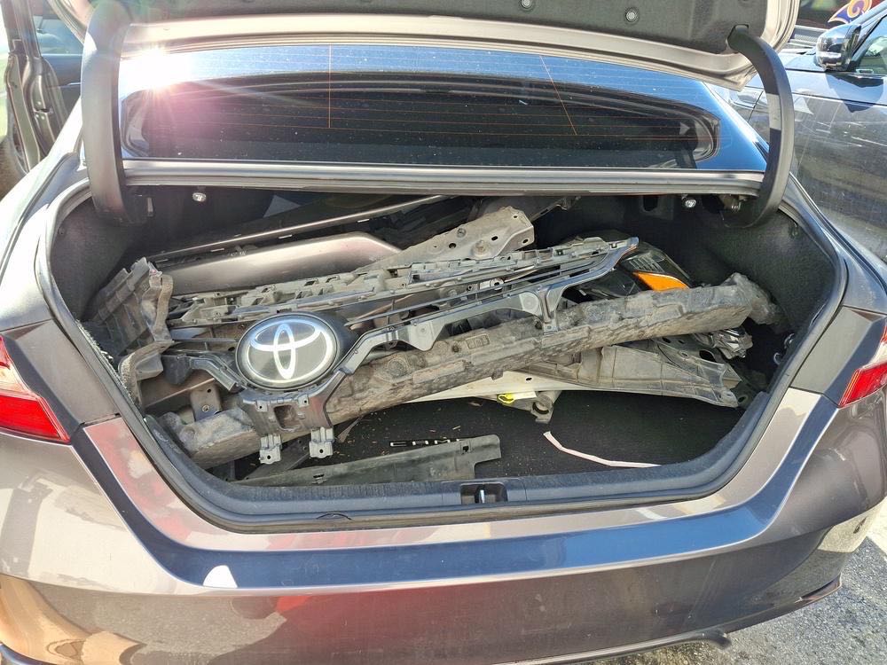Car Image 2018 TOYOTA CAMRY SE
