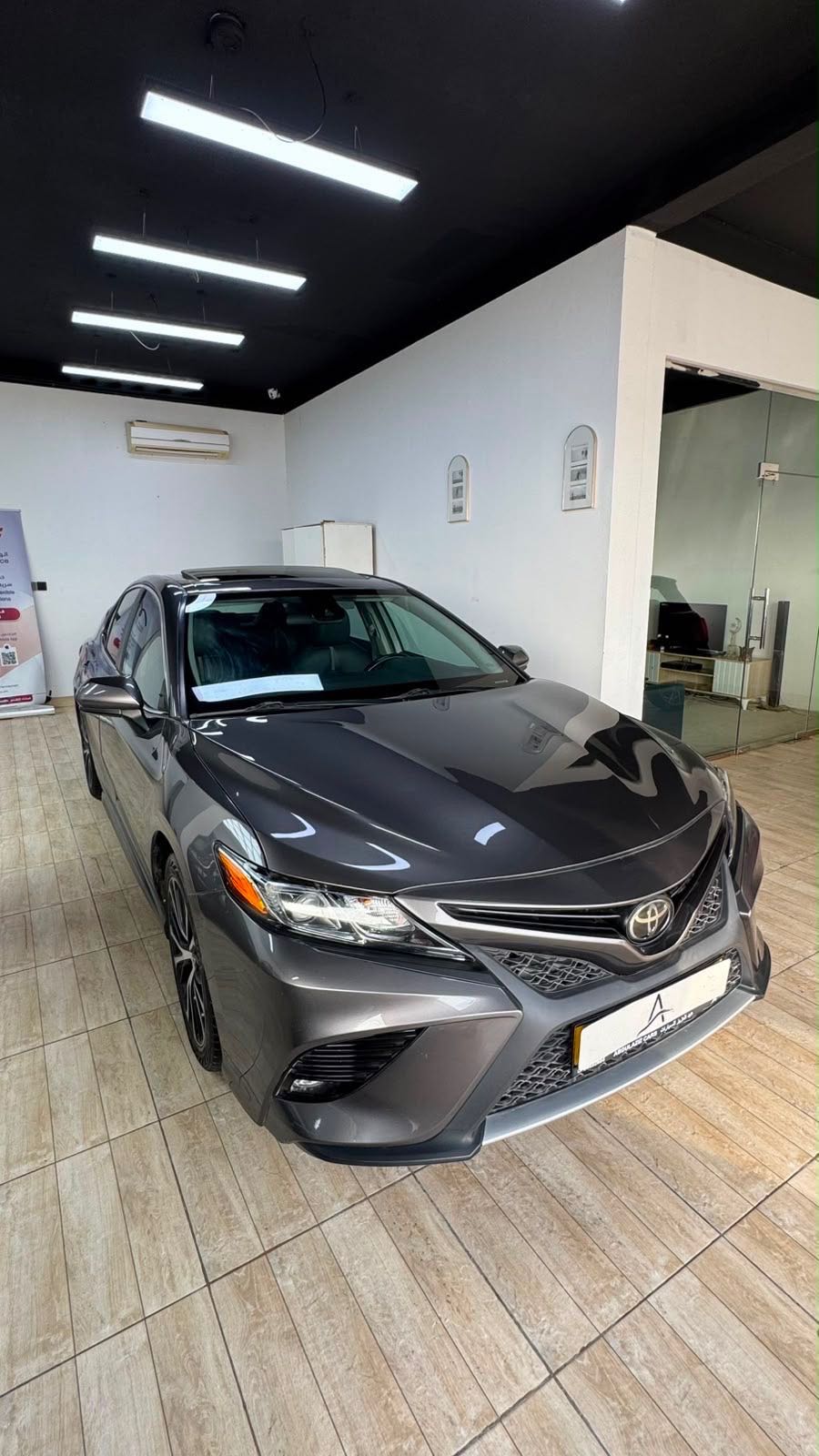 Car Image 2019 TOYOTA CAMRY SE