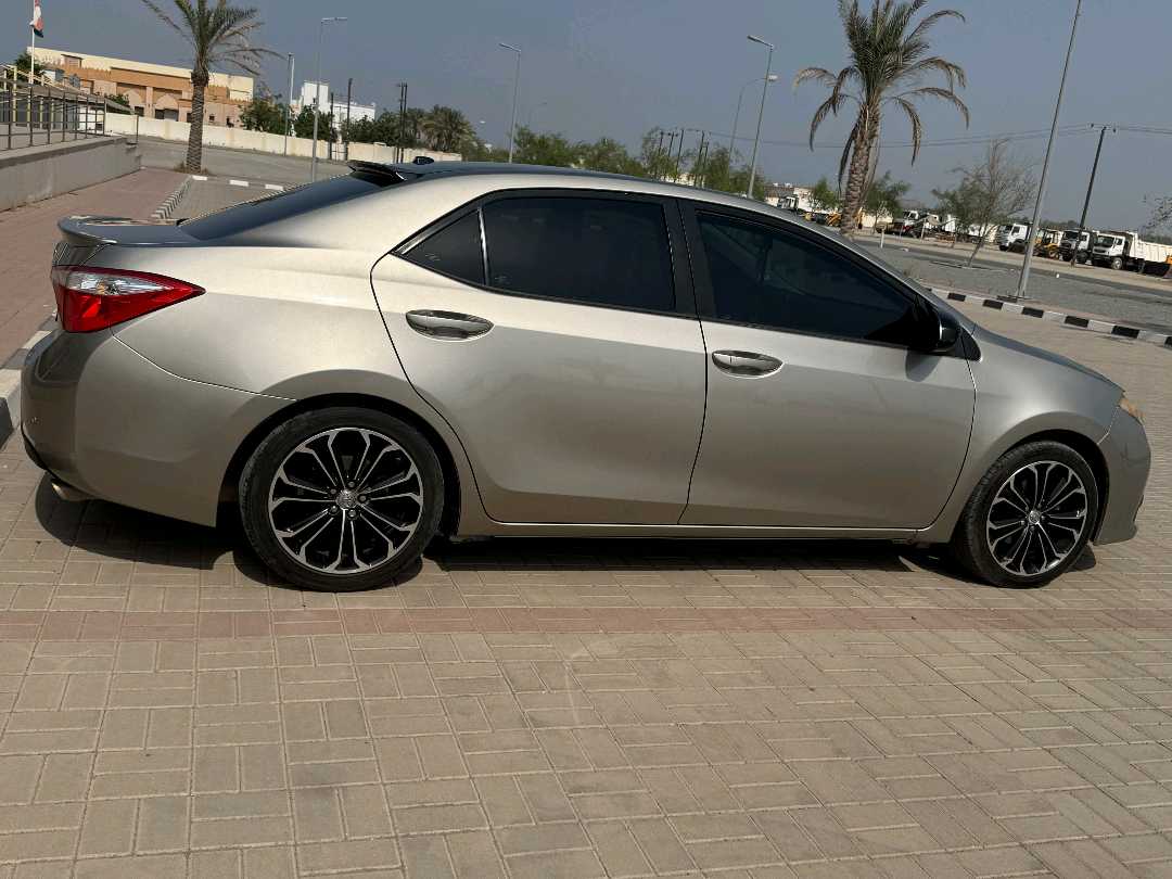 Car Image 2015 TOYOTA COROLLA SE