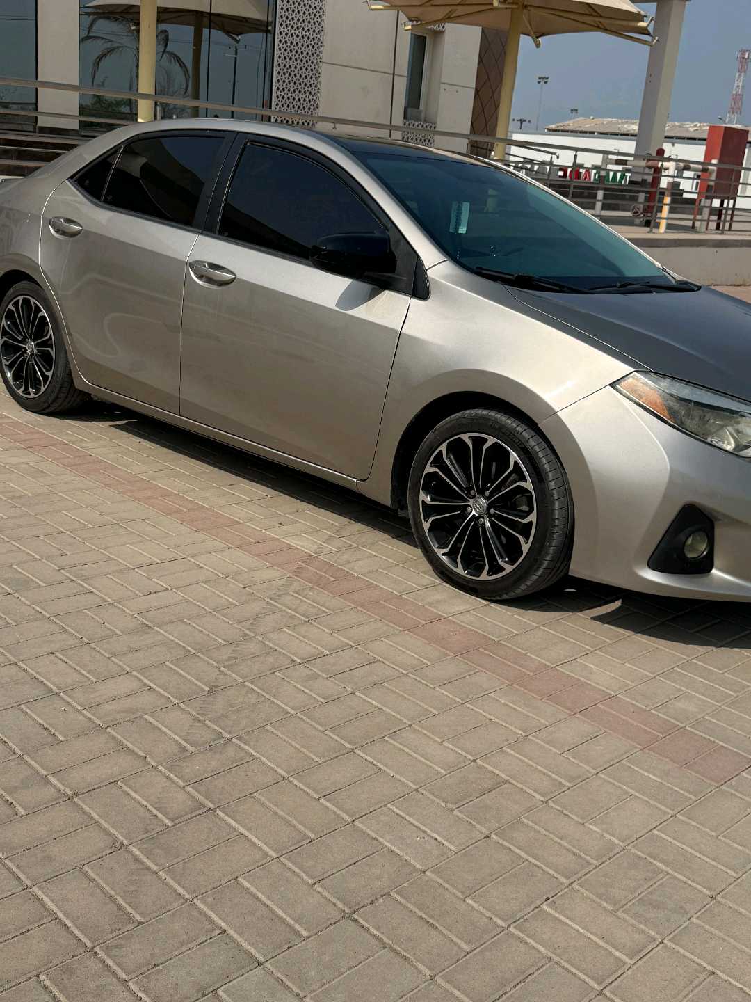 Car Image 2015 TOYOTA COROLLA SE
