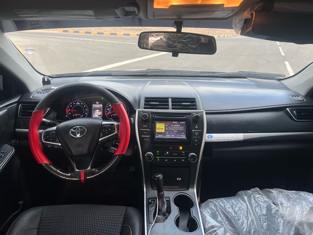 Car Image 2015 TOYOTA CAMRY SE