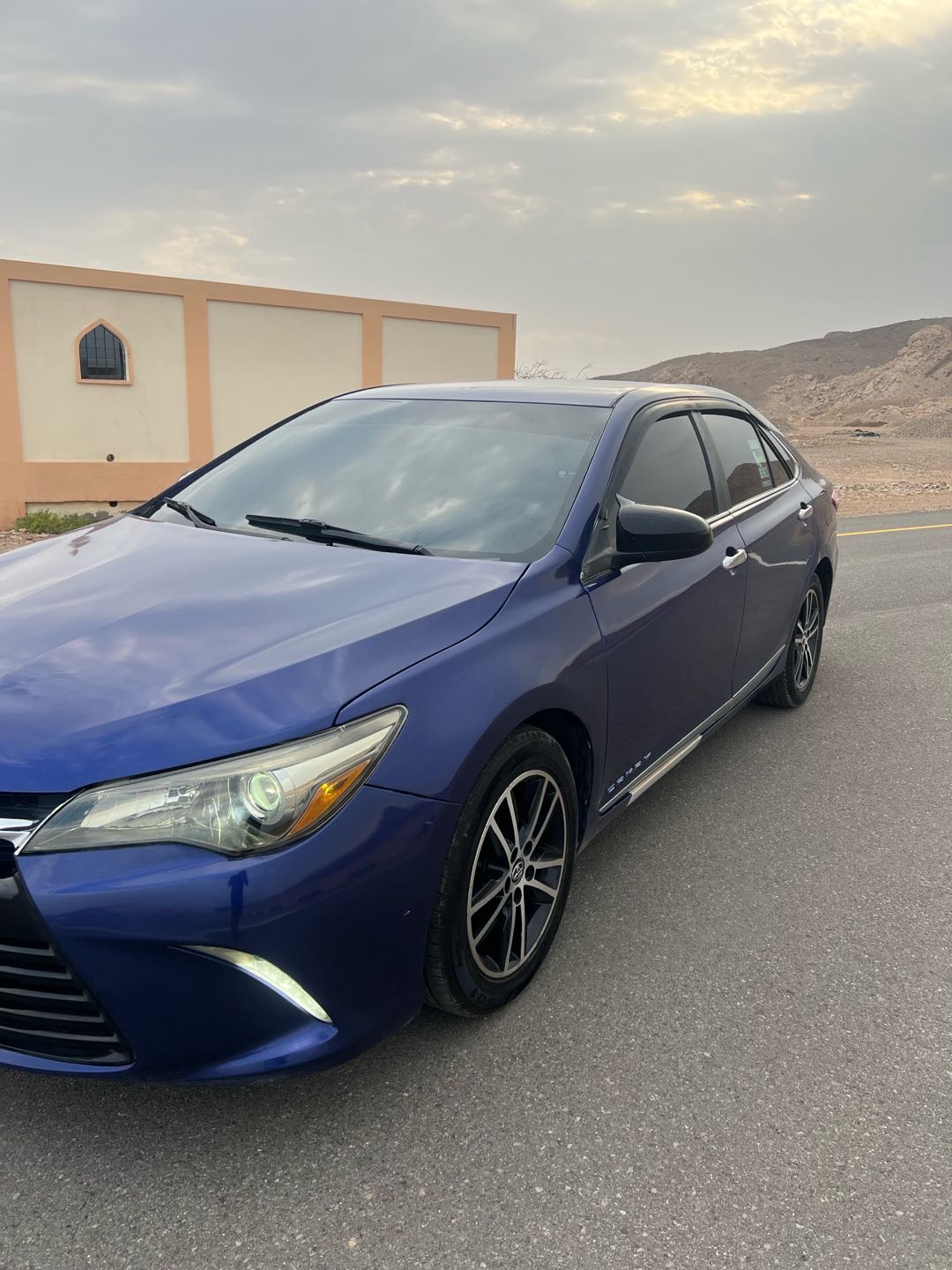 Car Image 2015 TOYOTA CAMRY SE
