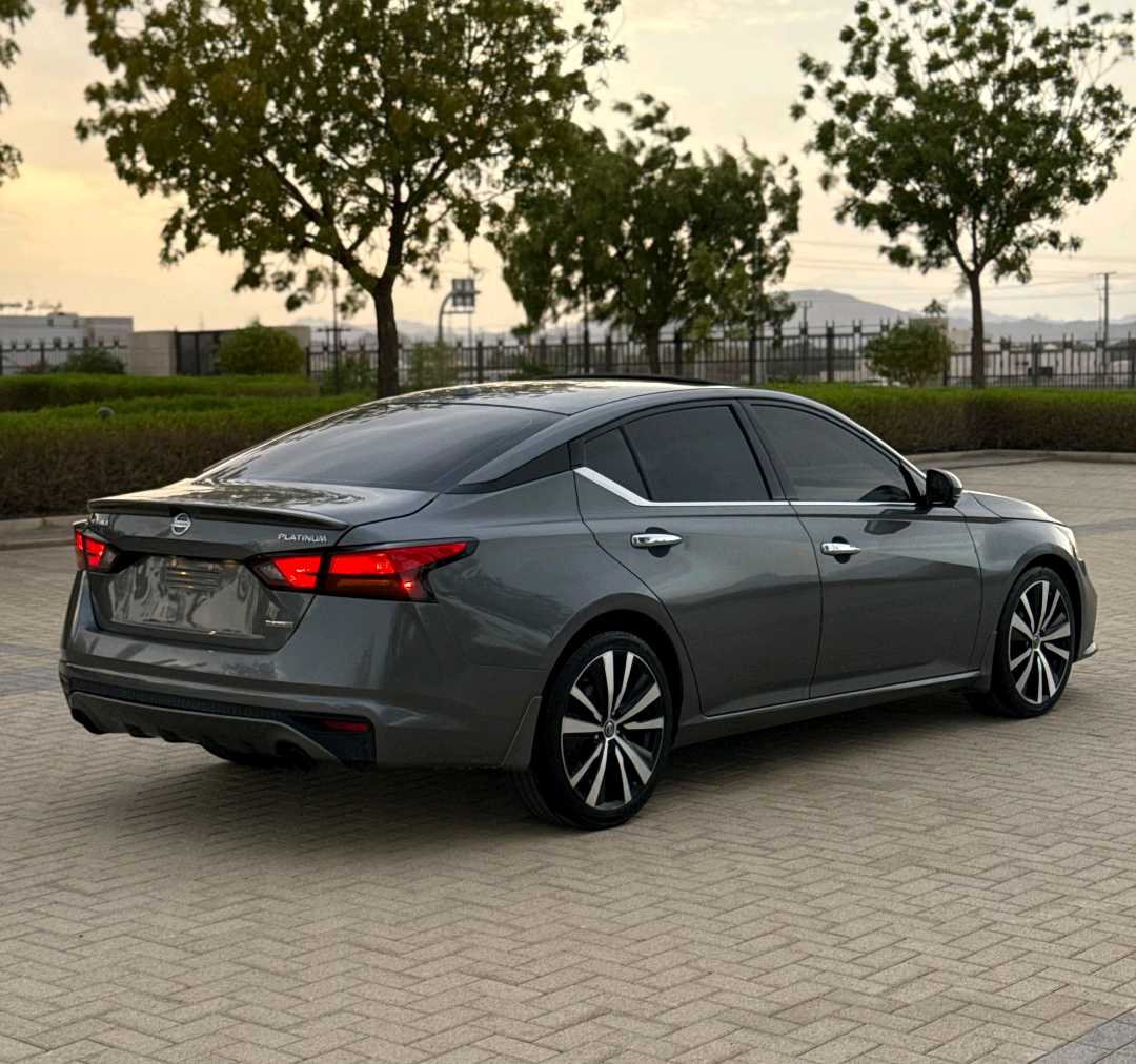 Car Image 2019 NISSAN ALTIMA Platinum 