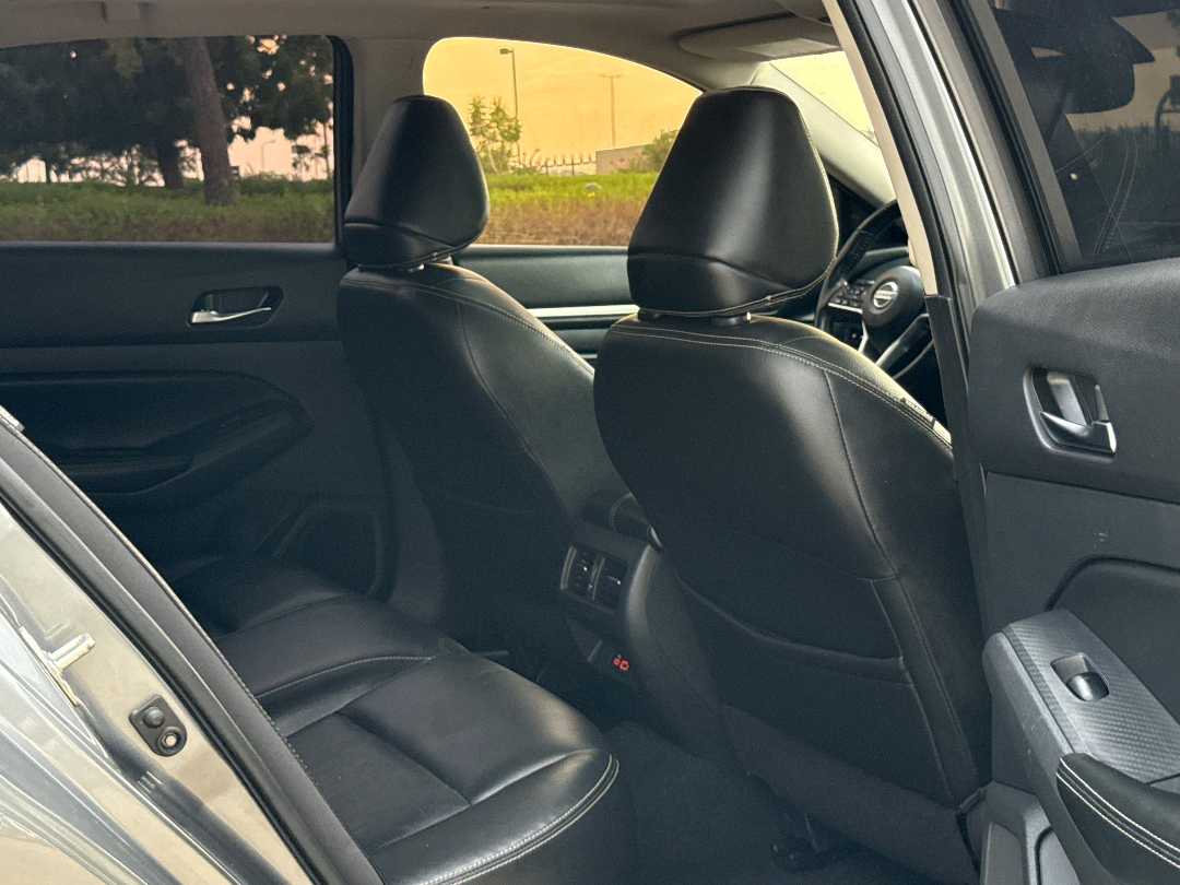 Car Image 2019 NISSAN ALTIMA Platinum 