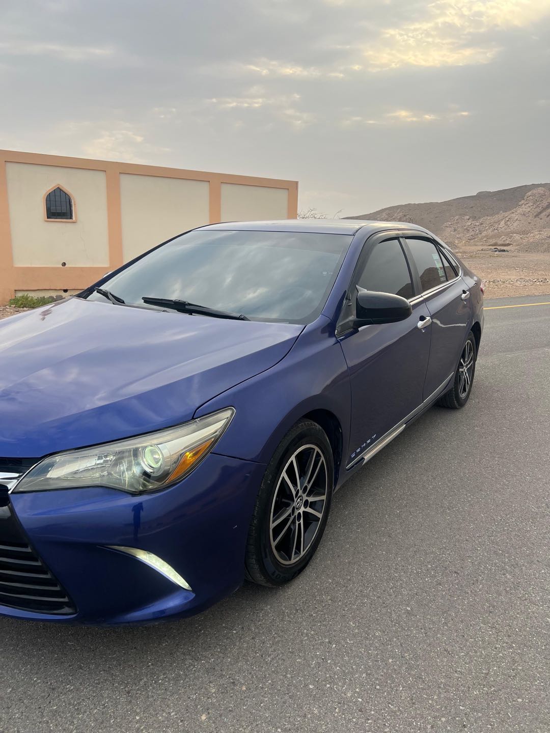 Car Image 2015 TOYOTA CAMRY SE