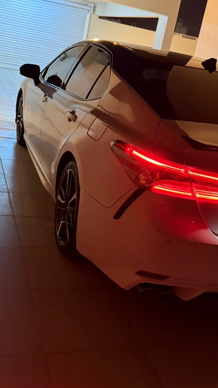 Car Image 2018 TOYOTA CAMRY XSE