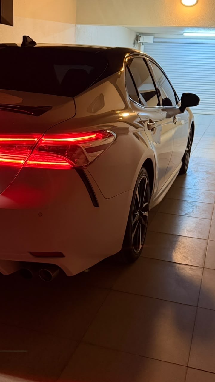 Car Image 2018 TOYOTA CAMRY XSE