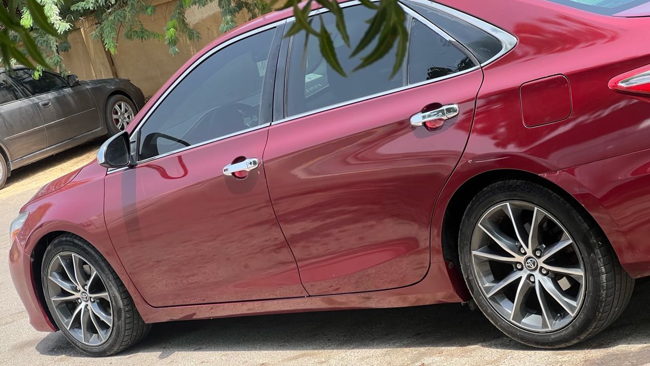 Car Image 2015 TOYOTA CAMRY XSE