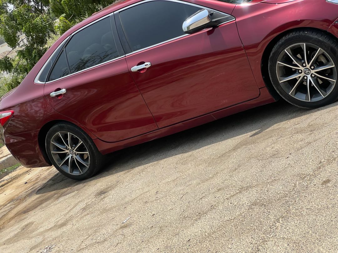 Car Image 2015 TOYOTA CAMRY XSE