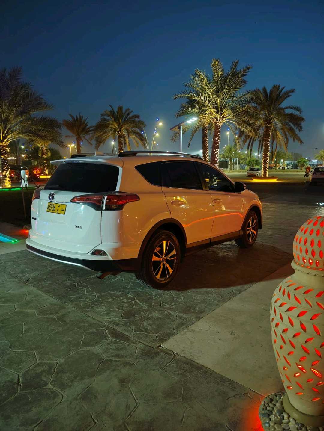 Car Image 2016 TOYOTA RAV4 XLE