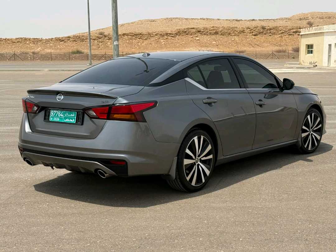 Car Image 2019 NISSAN ALTIMA SR