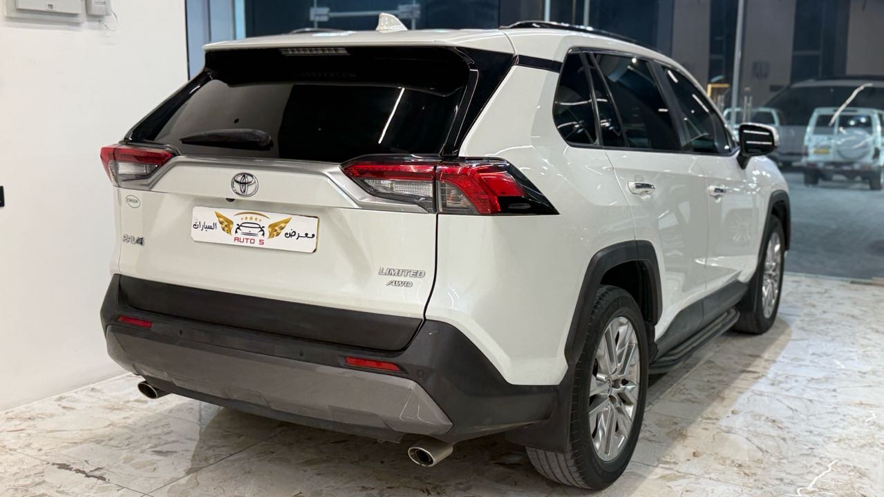 Car Image 2019 TOYOTA RAV4 LIMITED