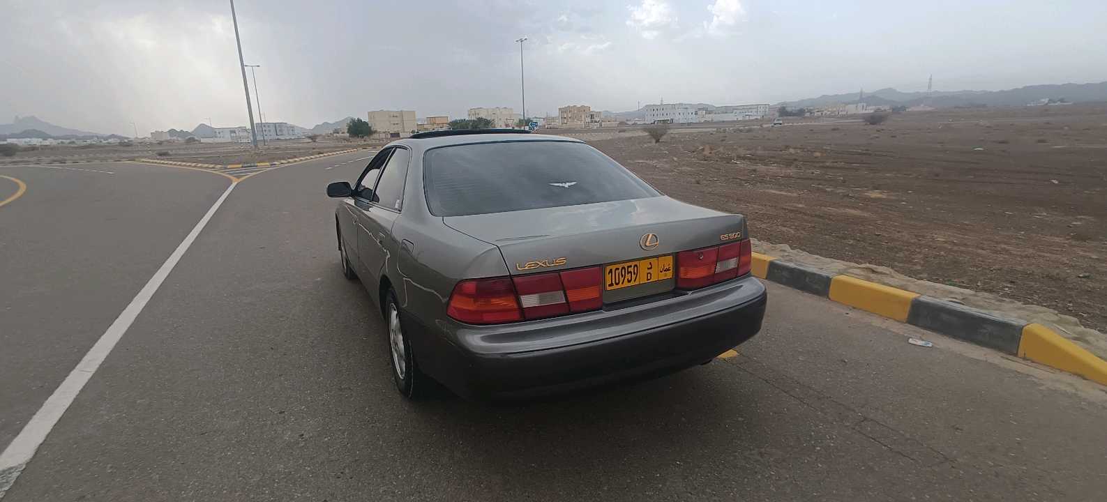 Car Image 1999 LEXUS IS 
