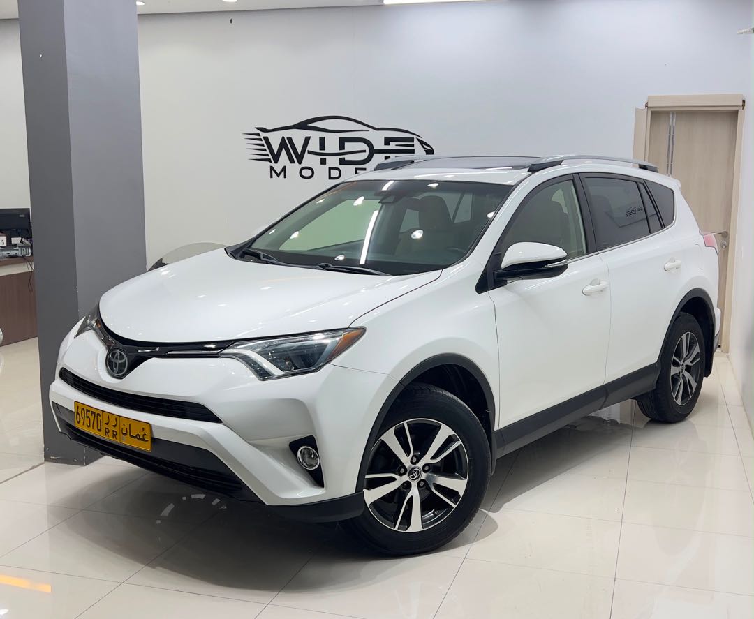 Car Image 2018 TOYOTA RAV4 XLE