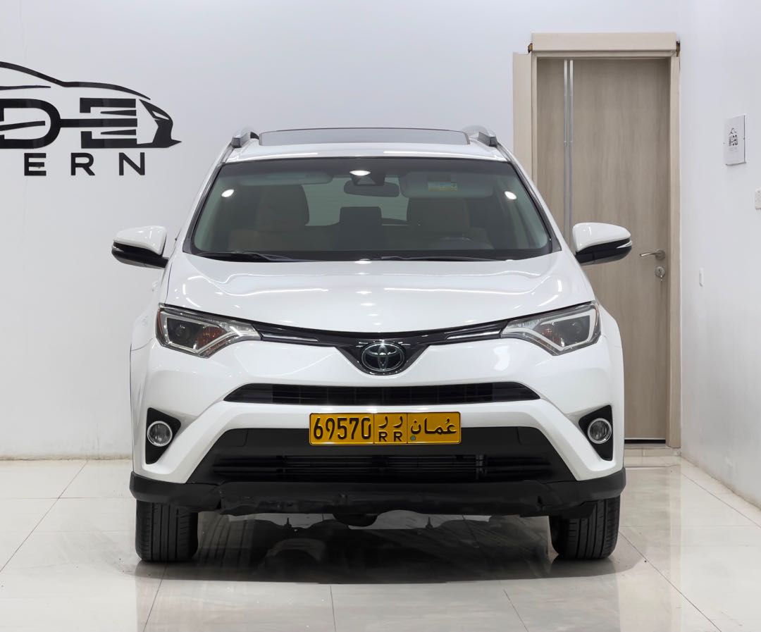 Car Image 2018 TOYOTA RAV4 XLE