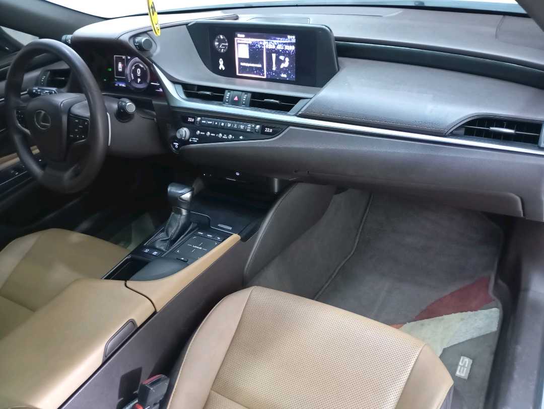Car Image 2021 LEXUS ES 300