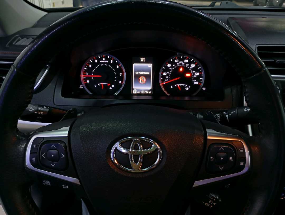 Car Image 2017 TOYOTA CAMRY XSE