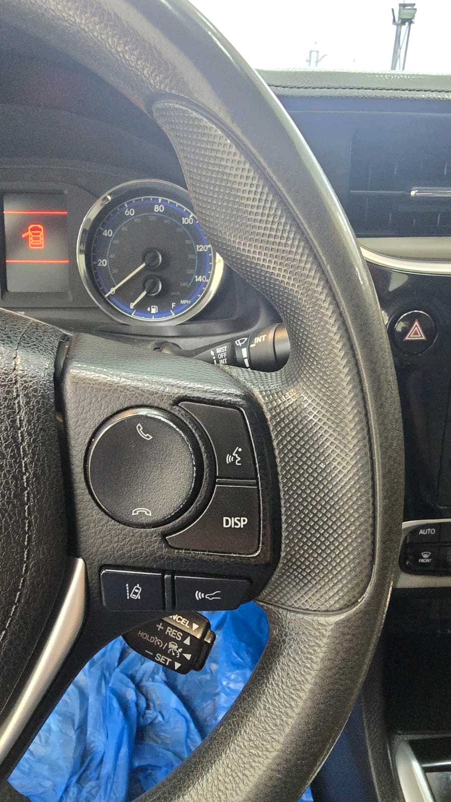 Car Image 2019 TOYOTA COROLLA LE