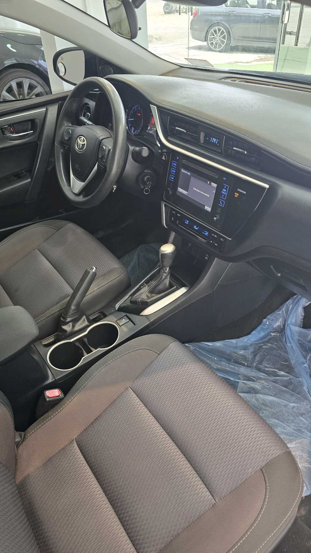 Car Image 2017 TOYOTA COROLLA LE