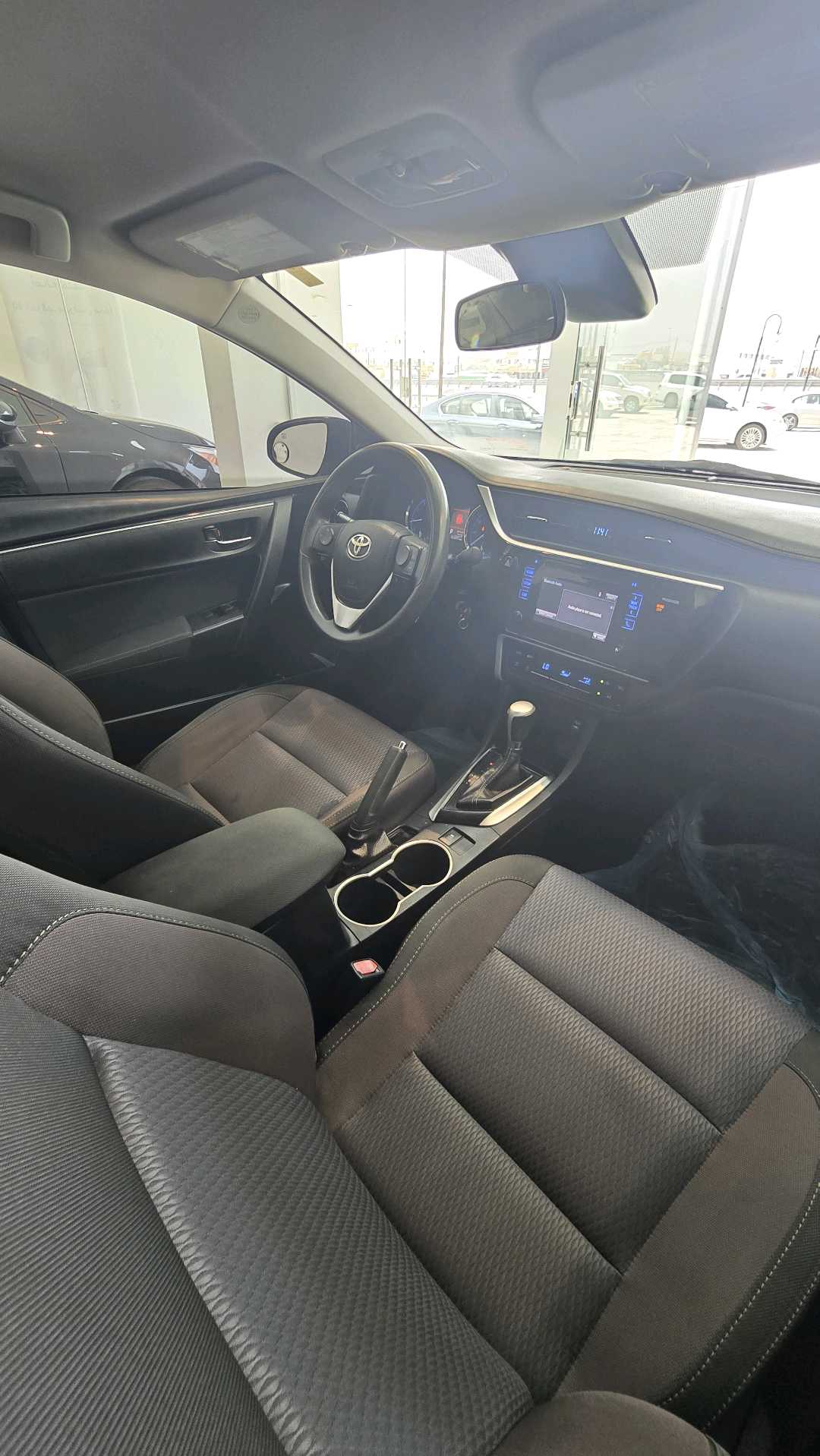 Car Image 2017 TOYOTA COROLLA LE