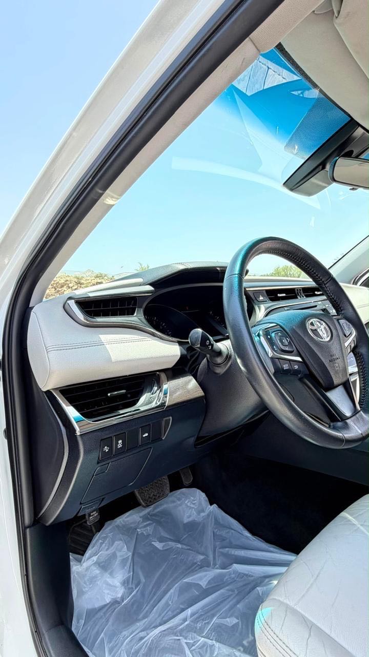 Car Image 2018 TOYOTA AVALON XLE