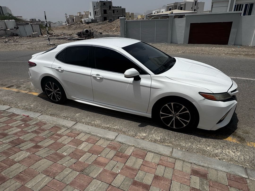 Car Image 2018 TOYOTA CAMRY SE