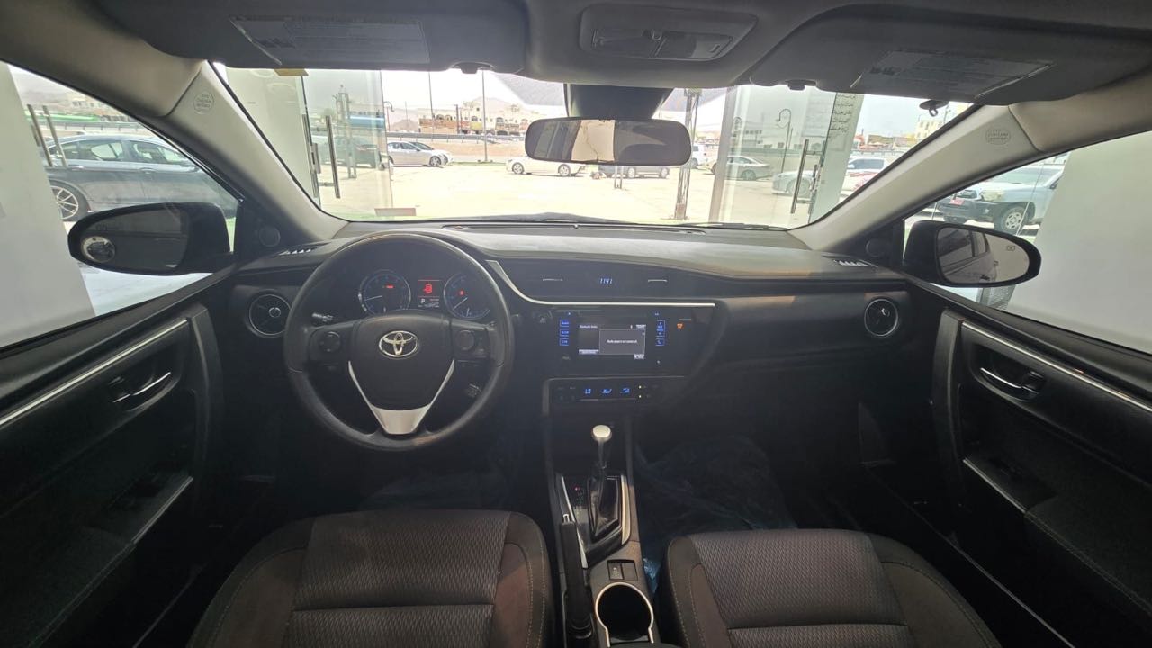 Car Image 2017 TOYOTA COROLLA LE