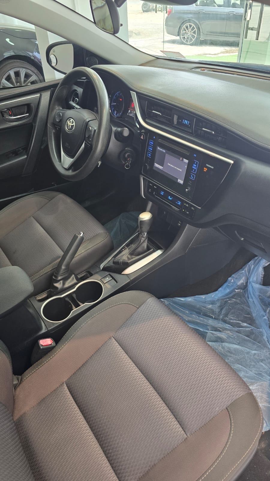 Car Image 2017 TOYOTA COROLLA LE