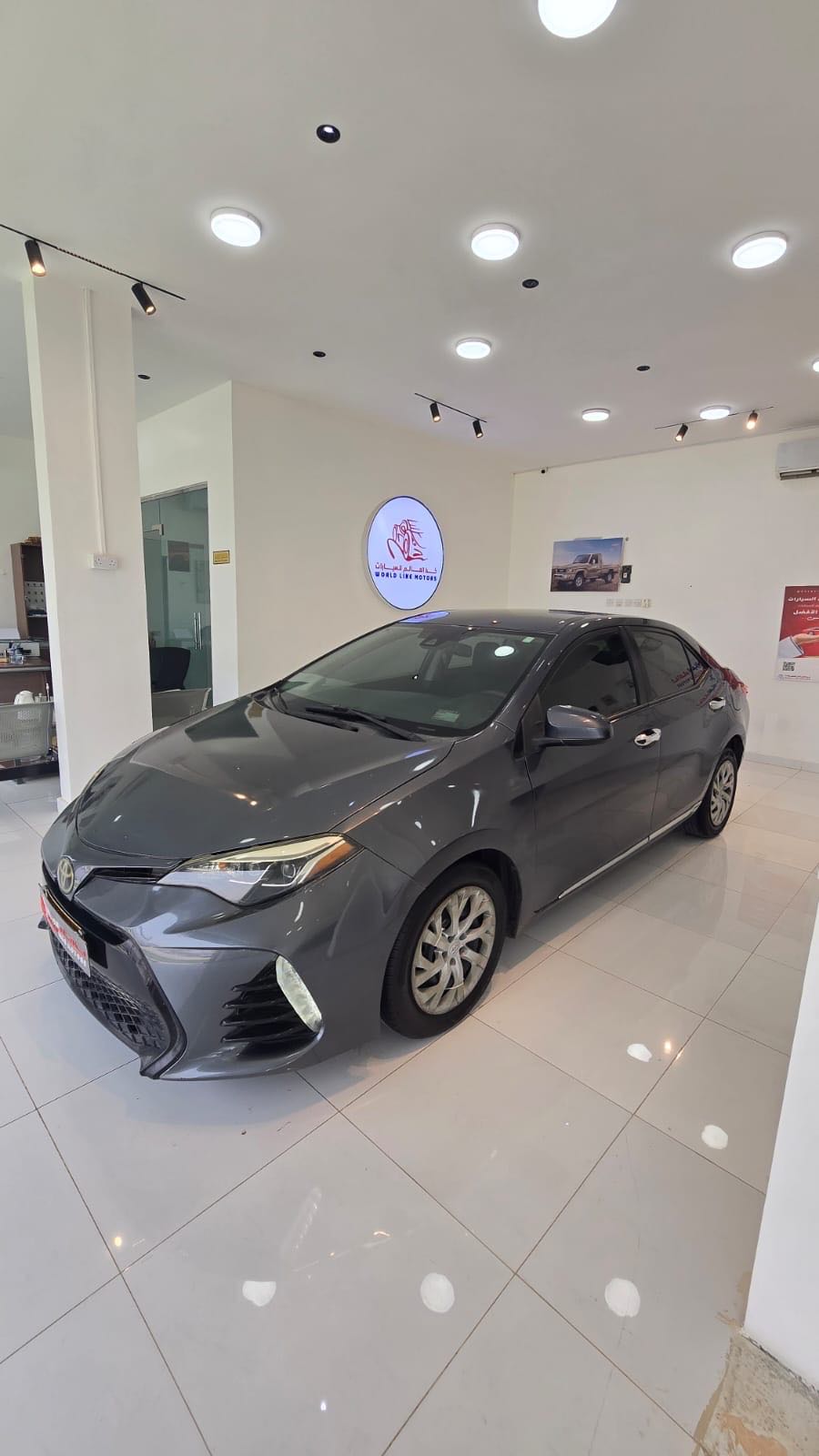 Car Image 2017 TOYOTA COROLLA LE