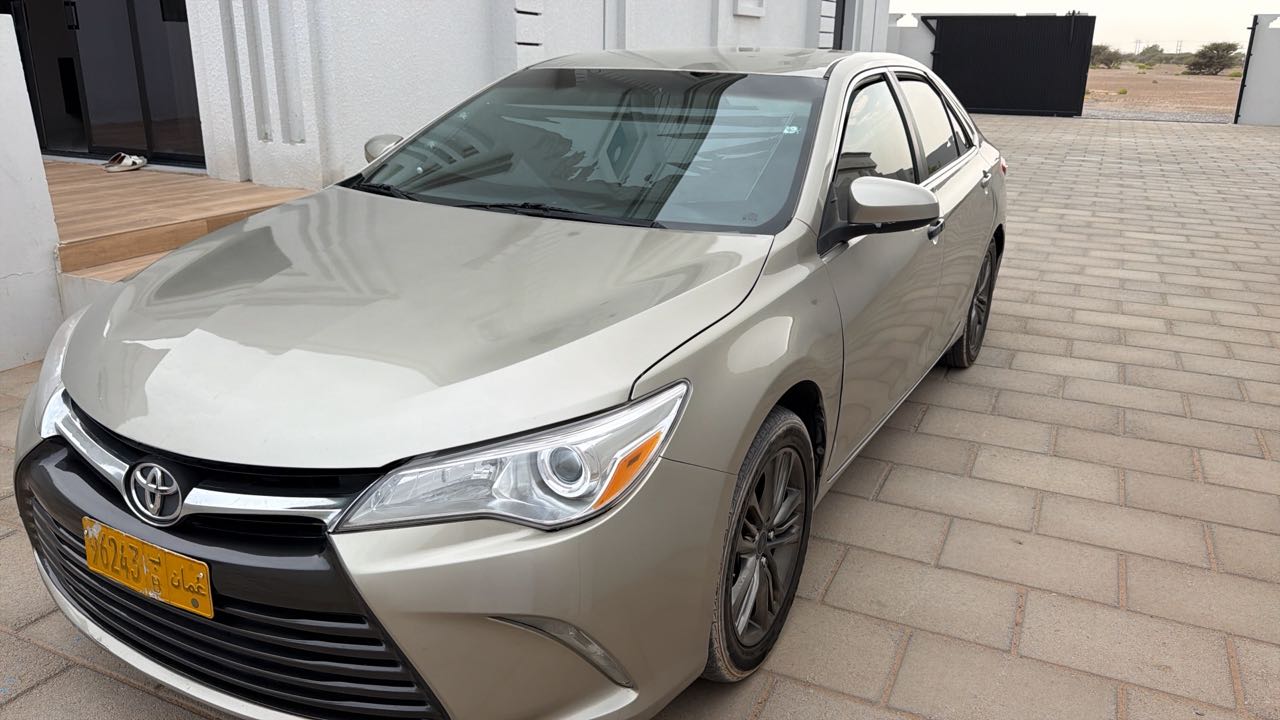 Car Image 2015 TOYOTA CAMRY LE