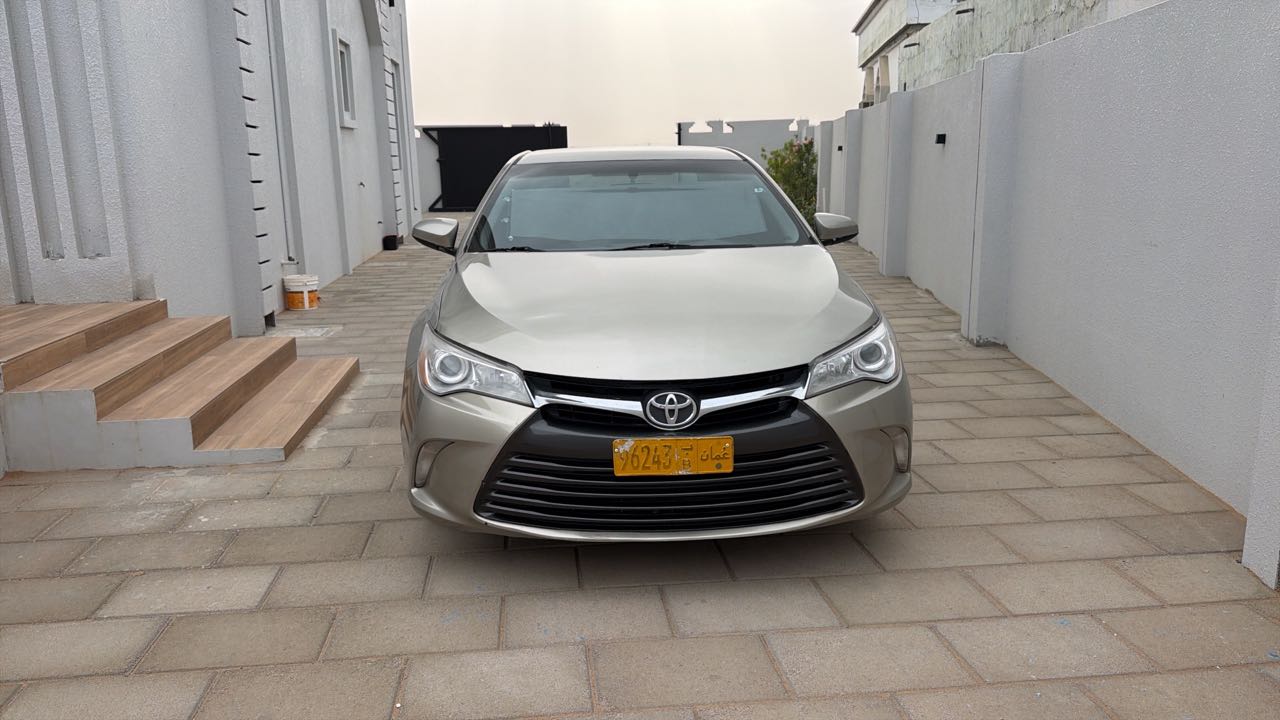 Car Image 2015 TOYOTA CAMRY LE