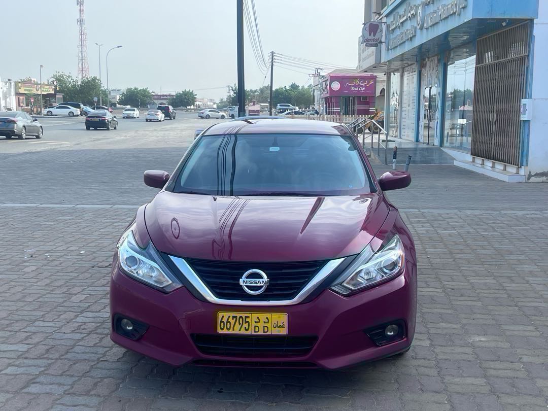 Car Image 2018 NISSAN ALTIMA SR