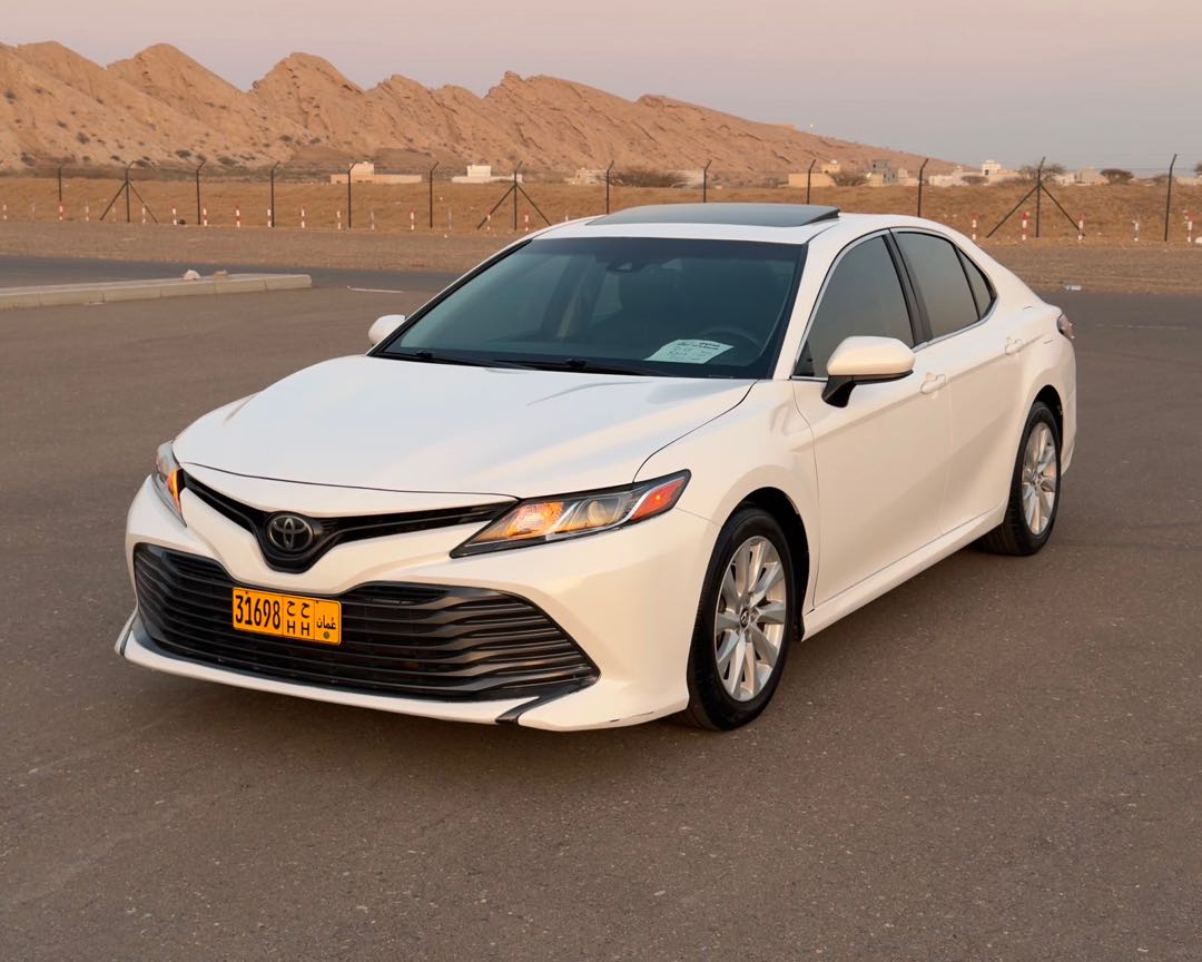 Car Image 2018 TOYOTA CAMRY LE