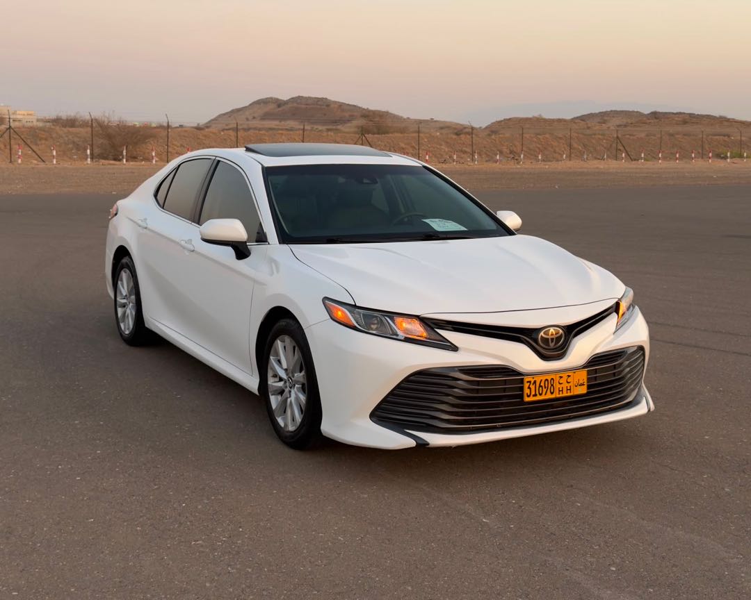 Car Image 2018 TOYOTA CAMRY LE