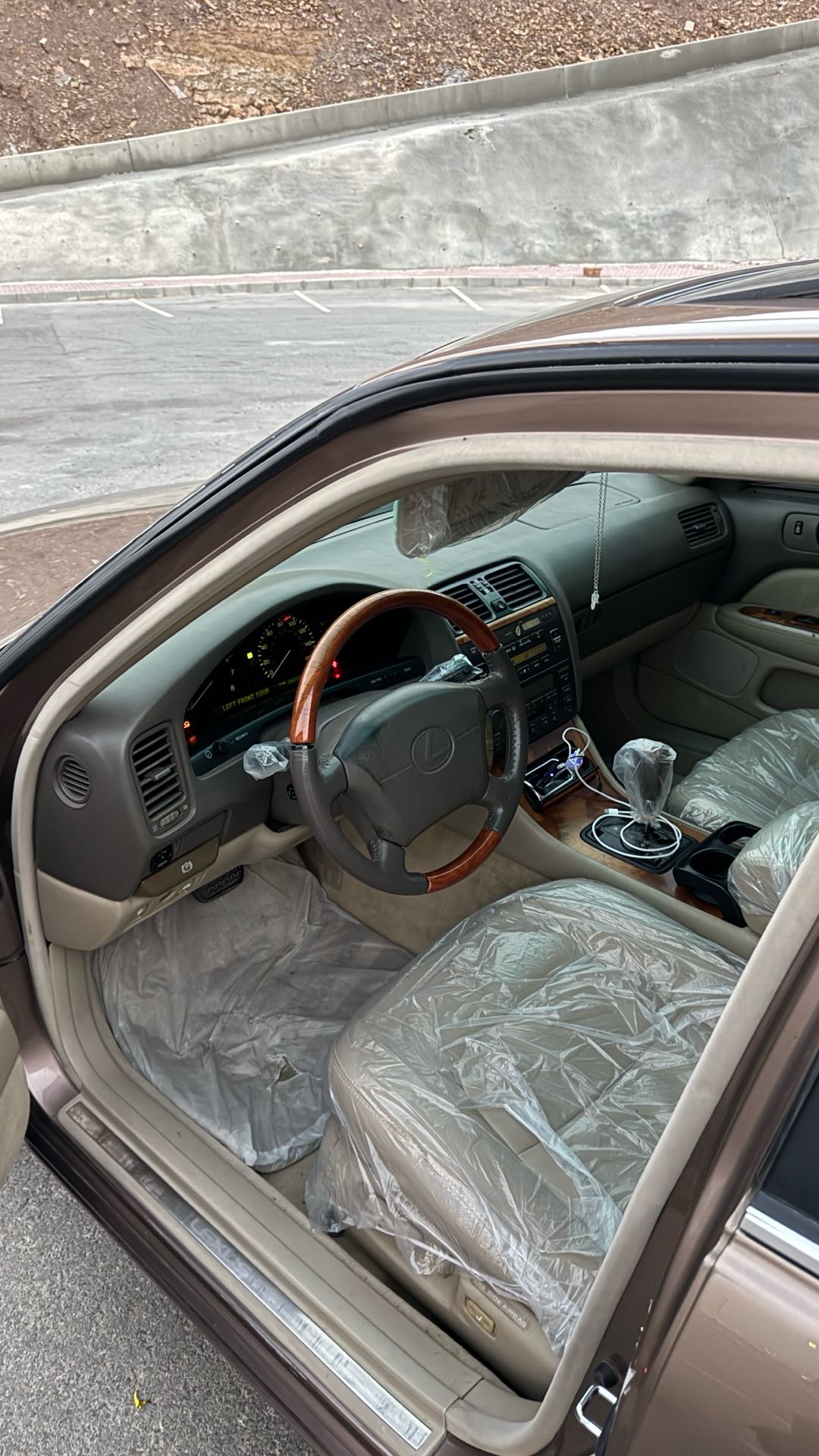 Car Image 1998 LEXUS LS 400