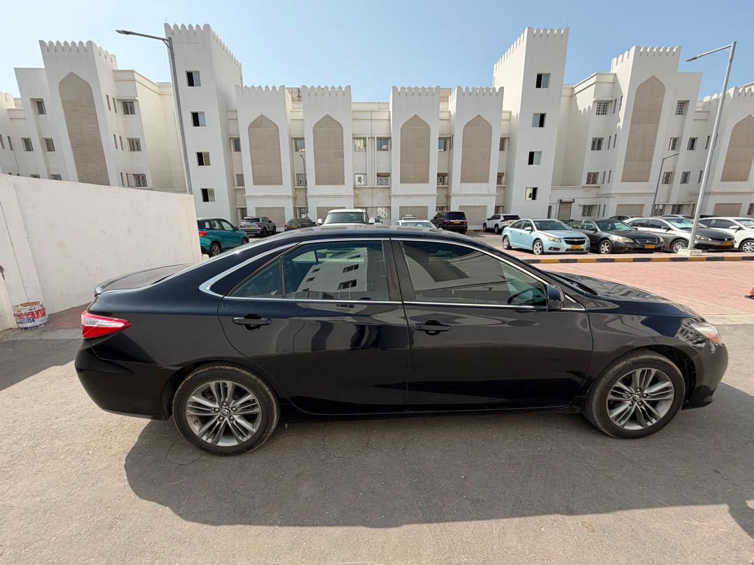Car Image 2017 TOYOTA CAMRY SE